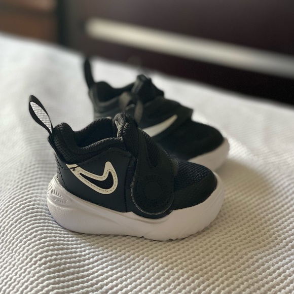 Baby Nike shoes - Picture 2 of 6